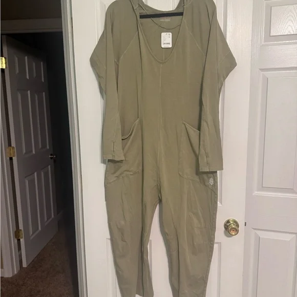 Free People Movement Hot Shot Long Sleeve Onesie - Sage Stone NWT Medium - Picture 3 of 5